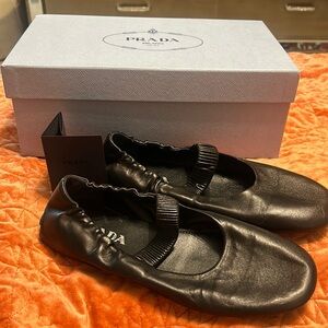 Beautiful leather Prada flats